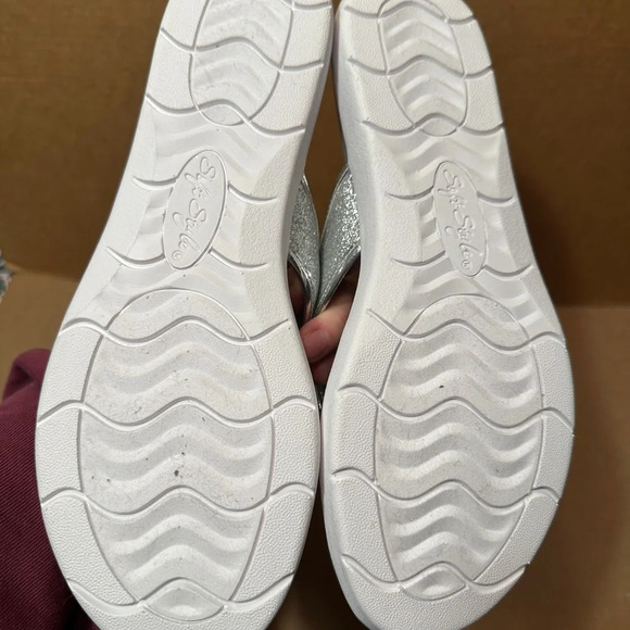 Soft‎ Style by Hush Puppies silver glitter flat sandals, sparkly, 9.5, flip flop - Picture 5 of 7